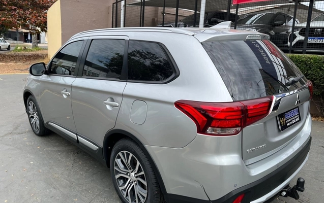 imagem-https://www.socarrao.com.br/sc-vehicle-images-prod/3853042/1789506922712-TG7ELQ1AE0DkiOnSN7bSbW1wHttievhk.jpg