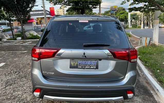 imagem-https://www.socarrao.com.br/sc-vehicle-images-prod/3854091/1789510200128-Udq82OVlCMAEVWrDEDojw6qeMSXAkJIR.jpg