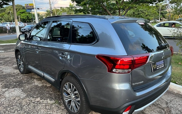 imagem-https://www.socarrao.com.br/sc-vehicle-images-prod/3854091/1789510200129-m1da5y4uIpn8YORHkfTA9zgEHfZ7Snqj.jpg