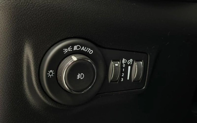 imagem-https://www.socarrao.com.br/sc-vehicle-images-prod/3854266/1789562752803-8463251_8_B_09e9fa775a.jpeg