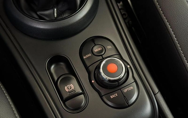 imagem-https://www.socarrao.com.br/sc-vehicle-images-prod/3854569/1789512785488-8450595_14_B_74c5415a99.jpeg