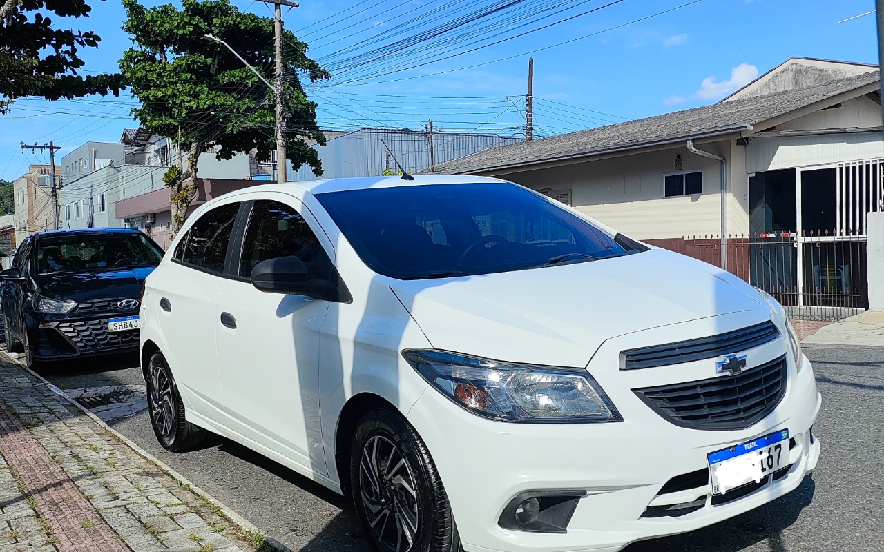 imagem-https://www.socarrao.com.br/sc-vehicle-images-prod/3855578/1789515016831-SU1HXzIwMjYwNTAxXzE0MjIwNH4yLmpwZw.jpg