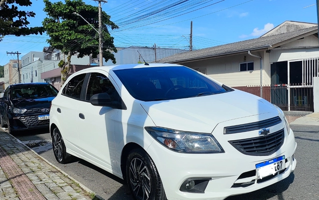 imagem-https://www.socarrao.com.br/sc-vehicle-images-prod/3855578/1789515016831-SU1HXzIwMjYwNTAxXzE0MjIwNH4yLmpwZw.jpg
