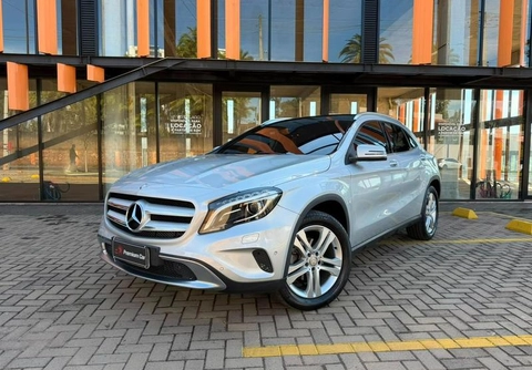 Mercedes-Benz GLA 200 2015 Prata — foto 1 de 3
