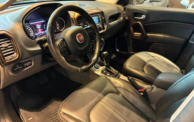 imagem-https://www.socarrao.com.br/sc-vehicle-images-prod/3871935/1789560526012-8480891_7_B_1cddffa8c3.jpeg
