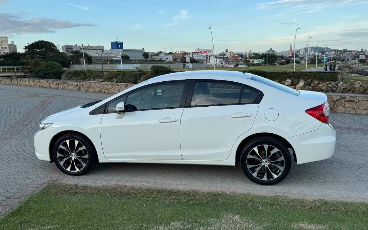 imagem-https://www.socarrao.com.br/sc-vehicle-images-prod/3872415/1789561453108-SU1HXzk4MTcuanBn.jpg