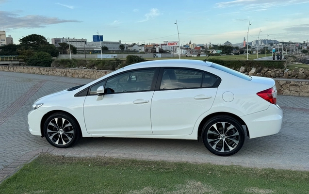 imagem-https://www.socarrao.com.br/sc-vehicle-images-prod/3872415/1789561453108-SU1HXzk4MTcuanBn.jpg