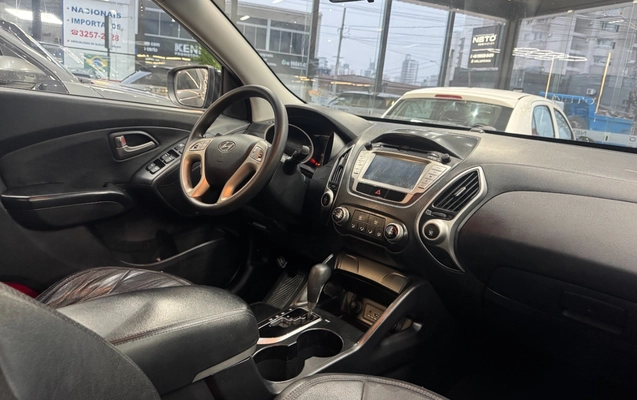 imagem-https://www.socarrao.com.br/sc-vehicle-images-prod/3872751/1789562193644-SU1HXzM0MDkuanBn.jpg
