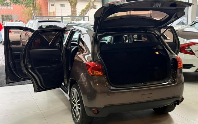 imagem-https://www.socarrao.com.br/sc-vehicle-images-prod/3873914/1789596059421-8167126_9_B_142f26942e.jpeg
