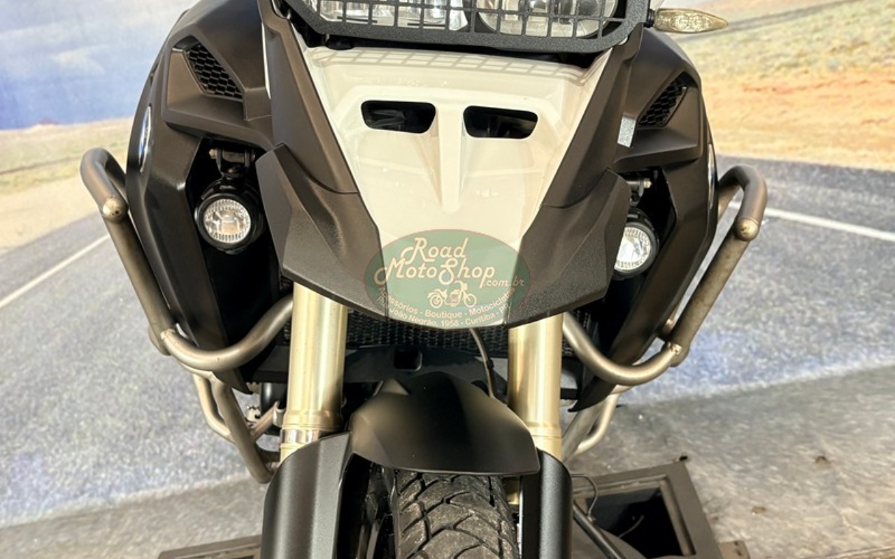 imagem-https://www.socarrao.com.br/sc-vehicle-images-prod/3874005/1789564946801-RjgwMCBBZHZlbnR1cmUgYnJhbmNhXzE3LmpwZw.jpg