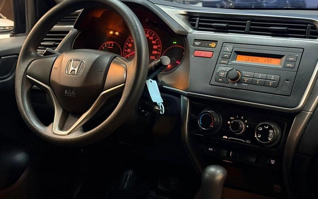 imagem-https://www.socarrao.com.br/sc-vehicle-images-prod/3874072/1789565105068-8151943_12_B_e48c18882a.jpeg