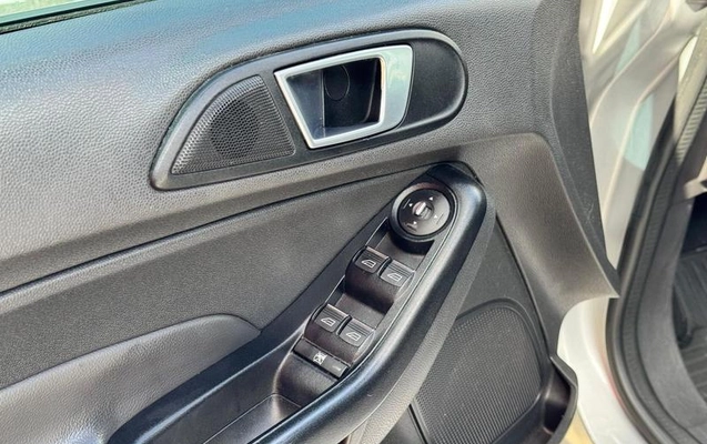 imagem-https://www.socarrao.com.br/sc-vehicle-images-prod/3874089/1789652103323-8478733_13_B_2c20103623.jpeg