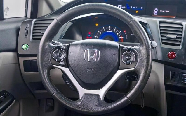imagem-https://www.socarrao.com.br/sc-vehicle-images-prod/3874105/1789596087801-8411853_12_B_56de744b08.jpeg