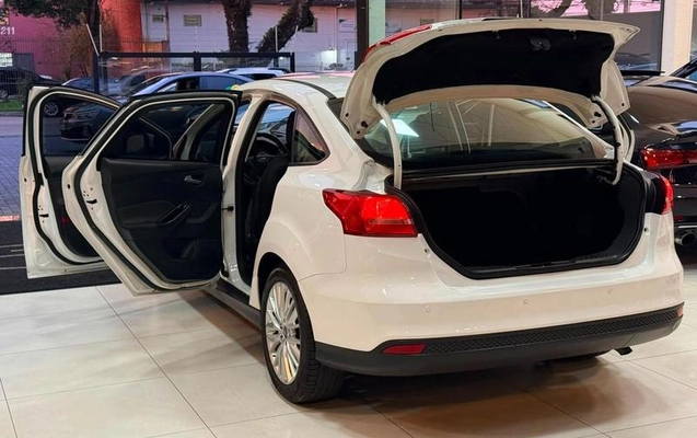 imagem-https://www.socarrao.com.br/sc-vehicle-images-prod/3874293/1789565455009-8193229_12_B_2fd95c8167.jpeg