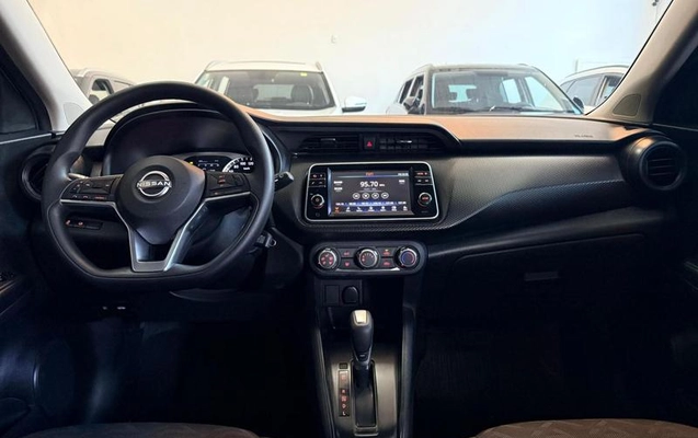 imagem-https://www.socarrao.com.br/sc-vehicle-images-prod/3874458/1789565731190-8120022_12_B_bedefd902d.jpeg