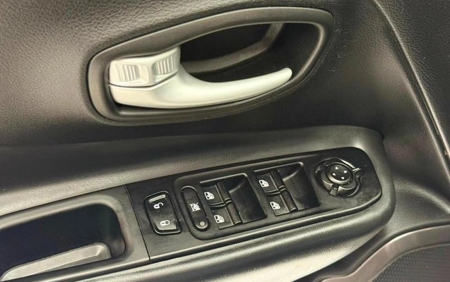imagem-https://www.socarrao.com.br/sc-vehicle-images-prod/3874625/1790101232108-8176040_14_B_571af11623.jpeg