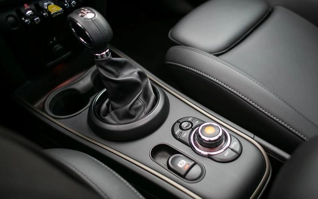 imagem-https://www.socarrao.com.br/sc-vehicle-images-prod/3875500/1789650796454-8481616_24_B_8805d9a97c.jpeg