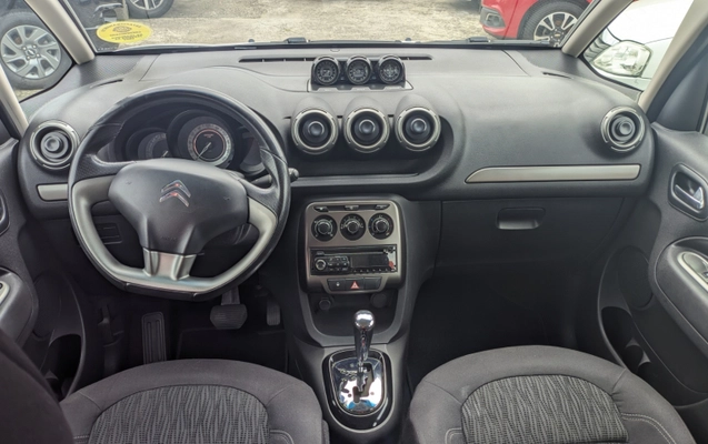 imagem-https://www.socarrao.com.br/sc-vehicle-images-prod/3875544/1789567642846-app-photos-8E8ZeL38KLjvQ8PL9vvB4zU4hRFfBITh.jpg