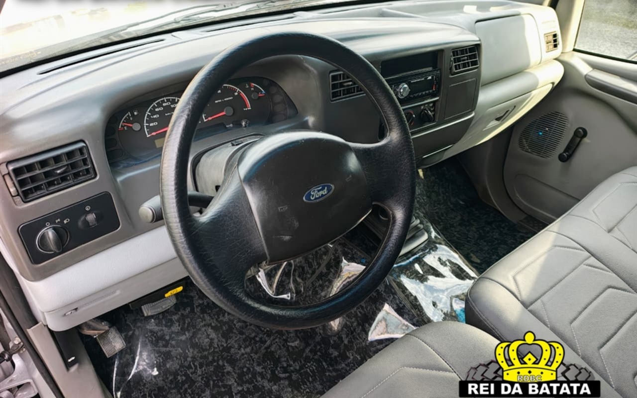 imagem-https://www.socarrao.com.br/sc-vehicle-images-prod/3876396/1789569349443-Ni5qcGc.jpg