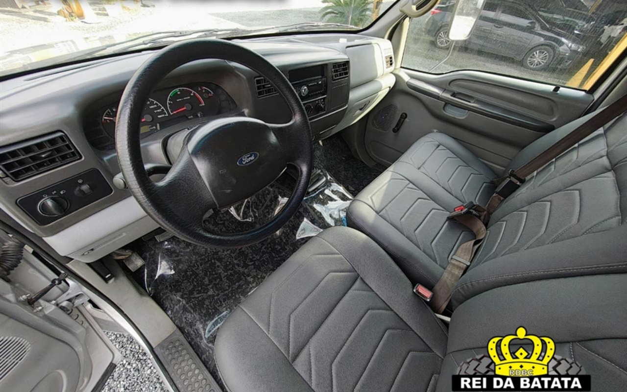 imagem-https://www.socarrao.com.br/sc-vehicle-images-prod/3876396/1789569349500-Ni0xLmpwZw.jpg