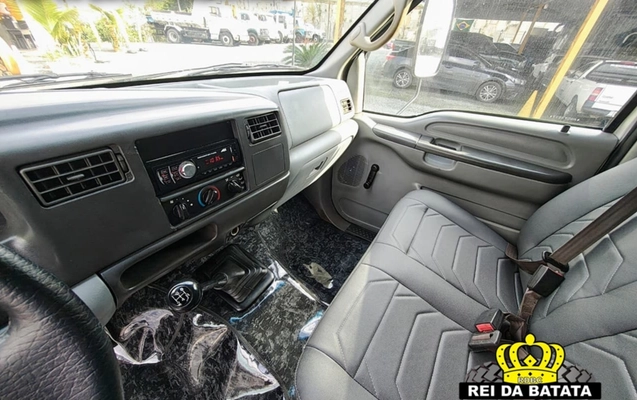 imagem-https://www.socarrao.com.br/sc-vehicle-images-prod/3876396/1789569349570-Ny5qcGc.jpg