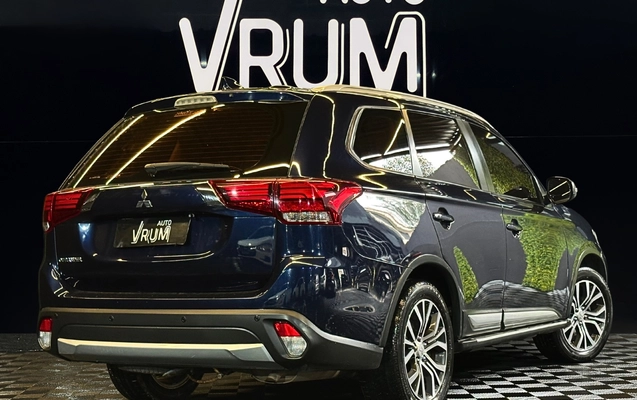 imagem-https://www.socarrao.com.br/sc-vehicle-images-prod/3877097/1789570763994-4_060203.jpg