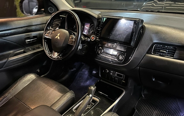 imagem-https://www.socarrao.com.br/sc-vehicle-images-prod/3877097/1789570763996-8_060204.jpg