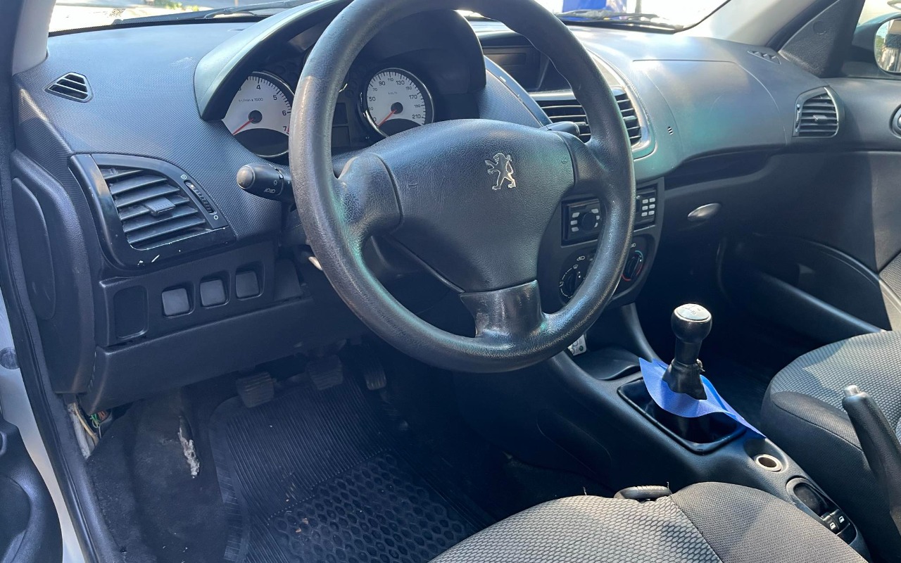 imagem-https://www.socarrao.com.br/sc-vehicle-images-prod/3877301/1789571109057-MjRlYTJkM2QtOTNlMi00ZjdlLTkxNzAtMjc1YWI4NDY1OTA2LmpwZw.jpg