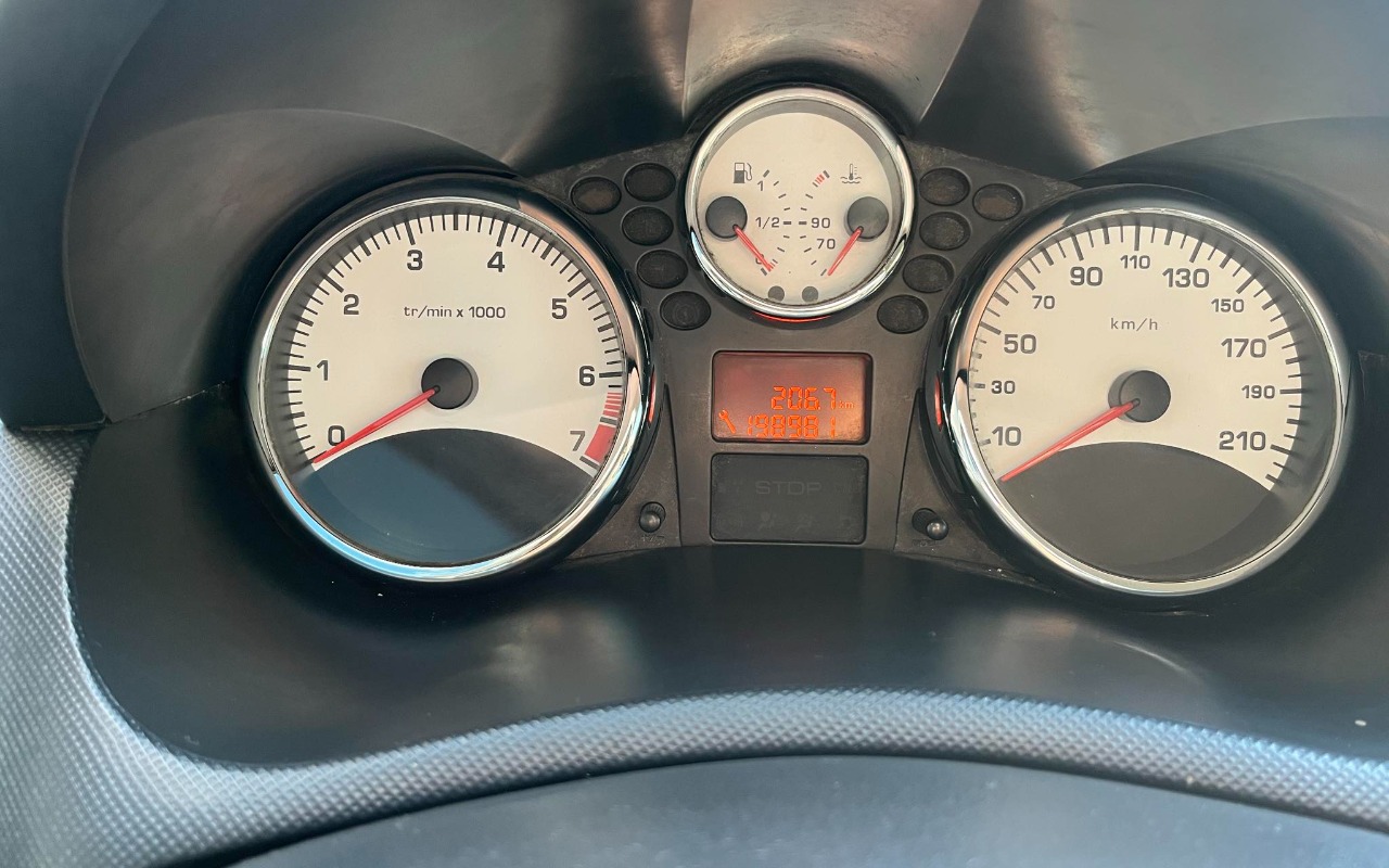 imagem-https://www.socarrao.com.br/sc-vehicle-images-prod/3877301/1789571109461-ZWQ3ODk4N2QtM2QzYS00MWM5LWEwOWEtMDhjMWFmODYzYmYwLmpwZw.jpg