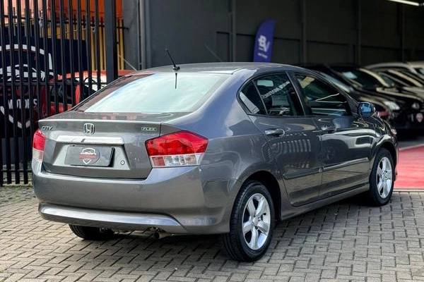 imagem-https://www.socarrao.com.br/sc-vehicle-images-prod/3877792/1789572191688-8469916_3_B_0565b97455.jpeg