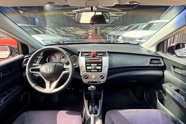 imagem-https://www.socarrao.com.br/sc-vehicle-images-prod/3877792/1789572191697-8469916_8_B_bb138eaba2.jpeg