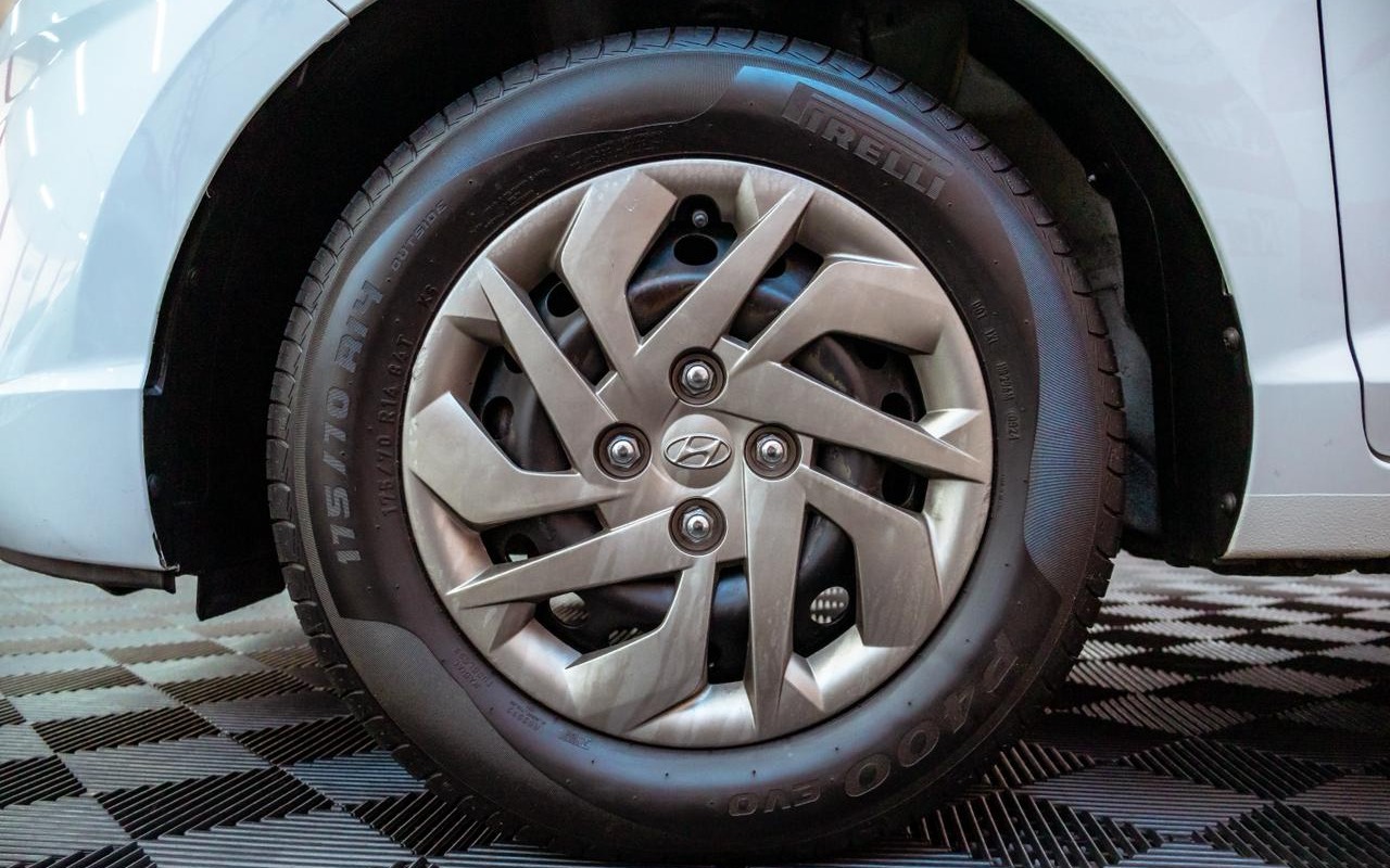 imagem-https://www.socarrao.com.br/sc-vehicle-images-prod/38778/1780680928479-ZTI1MWIzY2MtMmZlNS00NmY2LTlkYjItNGRjZTI2NjQ1MzRkLmpwZw.jpg