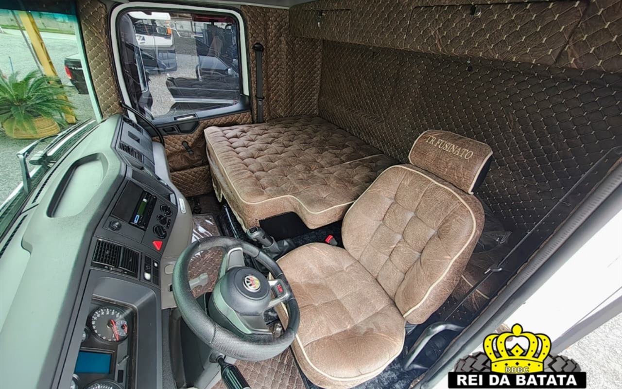 imagem-https://www.socarrao.com.br/sc-vehicle-images-prod/3879321/1789575248041-OS5qcGc.jpg