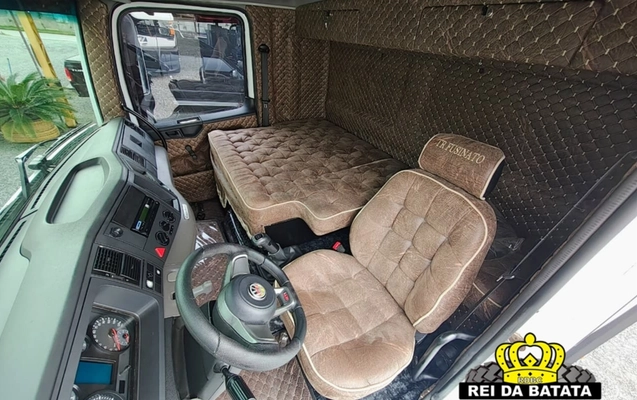 imagem-https://www.socarrao.com.br/sc-vehicle-images-prod/3879321/1789575248041-OS5qcGc.jpg
