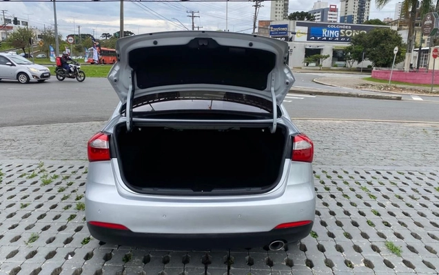 imagem-https://www.socarrao.com.br/sc-vehicle-images-prod/3879418/1790895187394-OS5qcGVn.jpeg