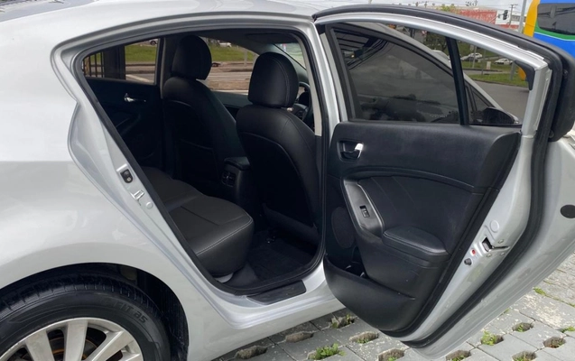 imagem-https://www.socarrao.com.br/sc-vehicle-images-prod/3879418/1790895188142-MTkuanBlZw.jpeg