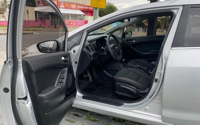 imagem-https://www.socarrao.com.br/sc-vehicle-images-prod/3879764/1790895257511-MTMuanBlZw.jpeg