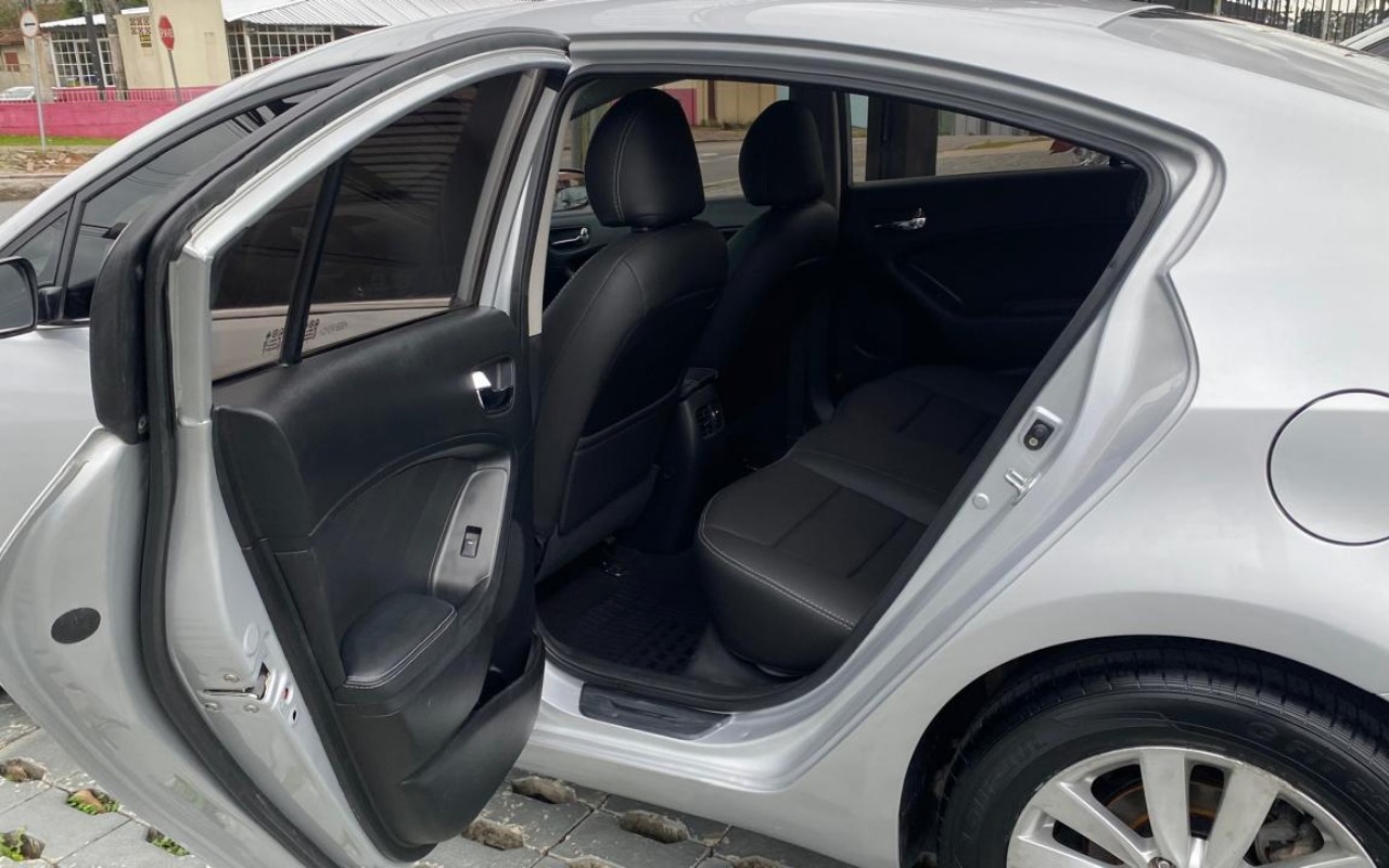 imagem-https://www.socarrao.com.br/sc-vehicle-images-prod/3879764/1790895257836-MTguanBlZw.jpeg