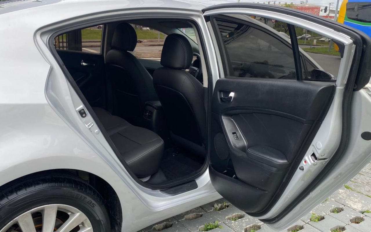 imagem-https://www.socarrao.com.br/sc-vehicle-images-prod/3879764/1790895257880-MTkuanBlZw.jpeg