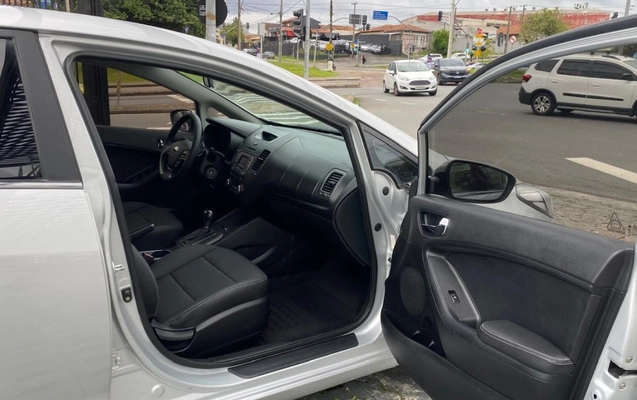 imagem-https://www.socarrao.com.br/sc-vehicle-images-prod/3879764/1790895258191-MjQuanBlZw.jpeg
