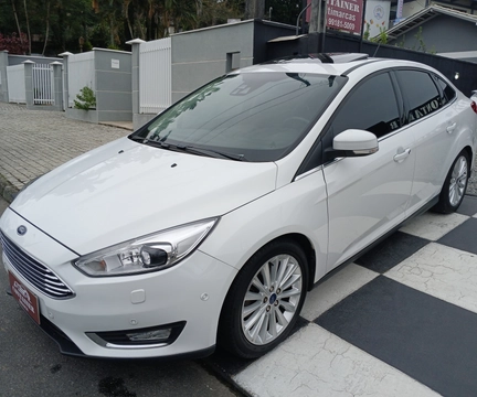 Ford Focus 2019 Branco — foto 1 de 3