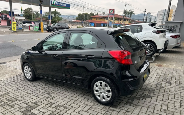 imagem-https://www.socarrao.com.br/sc-vehicle-images-prod/3880878/1789576810229-76453b97-e7f1-4005-b122-71aaf40185f0.jpeg