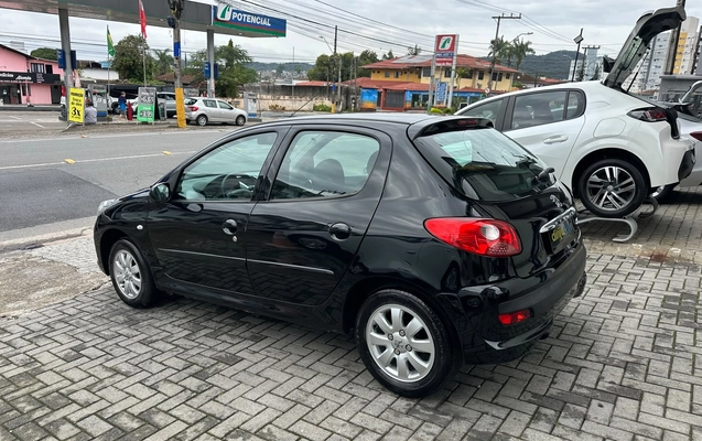 imagem-https://www.socarrao.com.br/sc-vehicle-images-prod/3880882/1789576832544-e276fdcc-7a2d-49b4-8d63-cb48f43e3b3b.jpeg