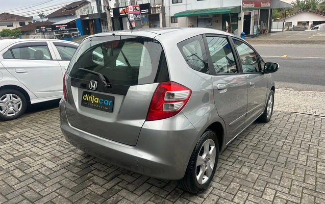 imagem-https://www.socarrao.com.br/sc-vehicle-images-prod/3880883/1789576840187-b3ce29f4-c716-46fb-9a0a-496bff0ff69b.jpeg
