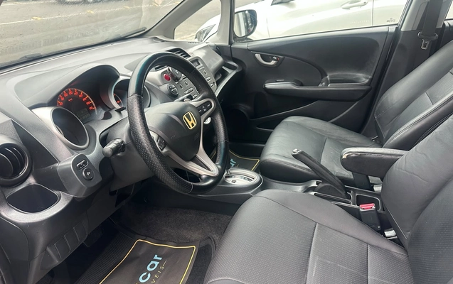 imagem-https://www.socarrao.com.br/sc-vehicle-images-prod/3880883/1789576840191-2aedd817-52d5-44ab-9b9b-2dadea32c2bd.jpeg