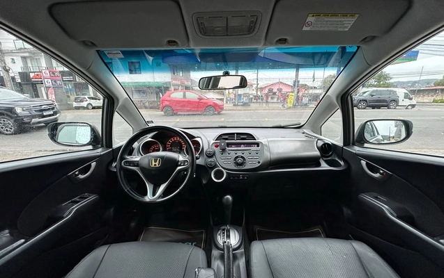 imagem-https://www.socarrao.com.br/sc-vehicle-images-prod/3880883/1789576840192-7abcb73d-0817-419c-b956-62c9b2e7d21c.jpeg