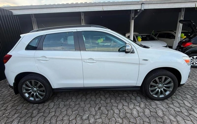 imagem-https://www.socarrao.com.br/sc-vehicle-images-prod/3881528/1789577881187-8171525_12_B_20eedffaab.jpeg