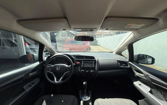 imagem-https://www.socarrao.com.br/sc-vehicle-images-prod/3881946/1789578637728-8444622_9_B_e5cde88727.jpeg