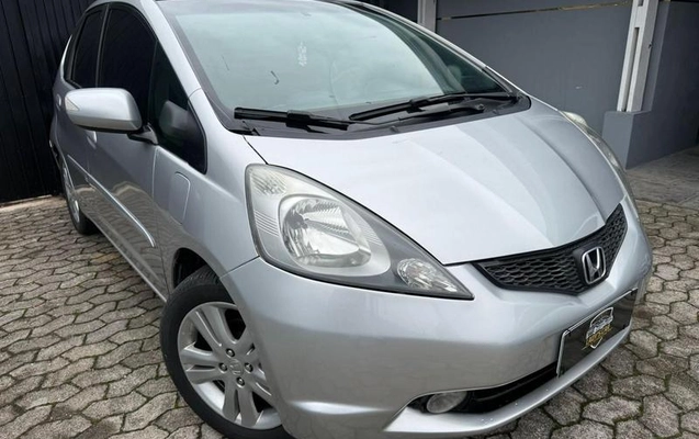 imagem-https://www.socarrao.com.br/sc-vehicle-images-prod/3881957/1789578652019-8101758_14_B_d07b757997.jpeg
