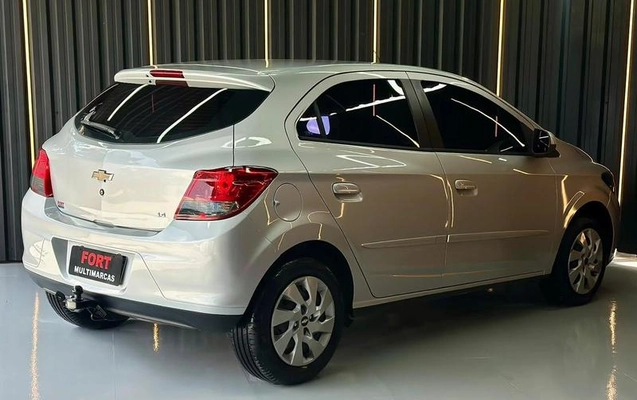 imagem-https://www.socarrao.com.br/sc-vehicle-images-prod/3881978/1789579895975-8477761_6_B_2353e2c39c.jpeg
